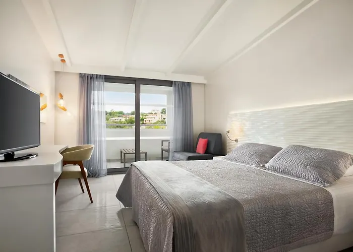 Tryp By Wyndham Corfu Дассия