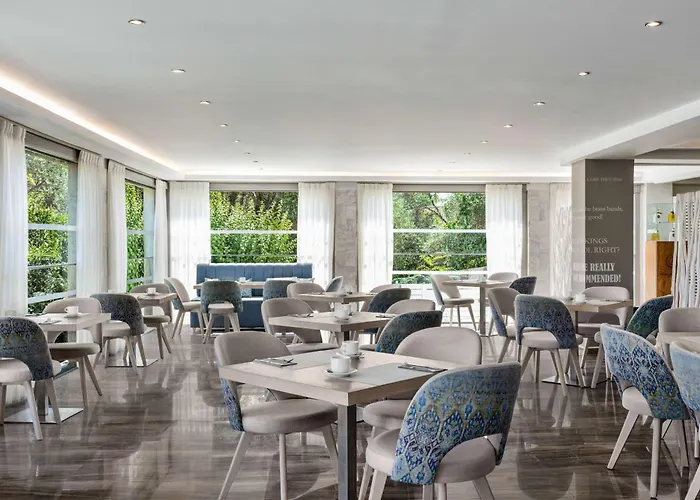 Tryp By Wyndham Corfu 4* Дассия